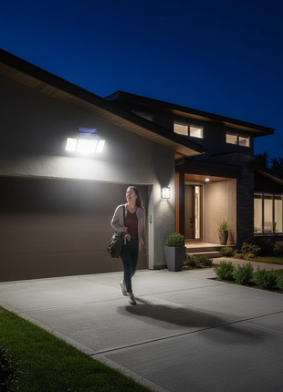 Luz solar exterior de 3 cabeças IP65 a iluminar a entrada da casa à noite