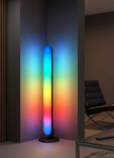 Barra LED RGB vertical com base, a emitir luz multicolor (azul, verde, magenta).
