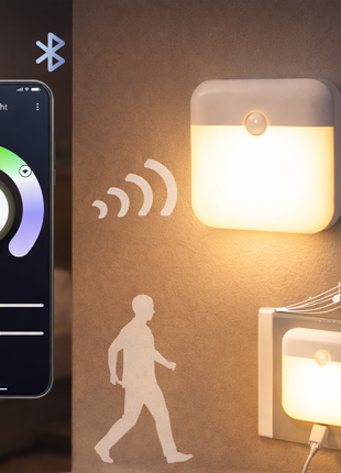 Luz noturna com sensor quadrada acesa na parede