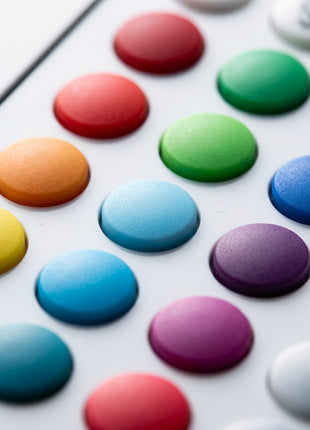 Comando à distância com botões coloridos para seleção de cores da barra LED.