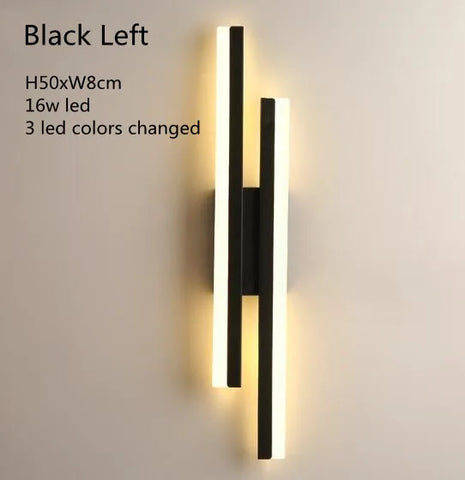 Aplique de parede LED minimalista preto com duas barras verticais e luz quente