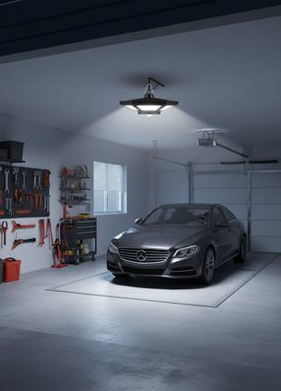 Luminária solar suspensa com 180 LEDs, acesa no teto da garagem, com suporte.